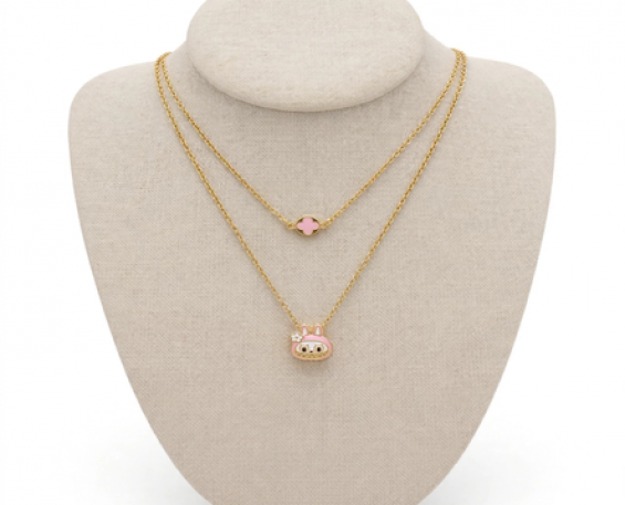 Set Doble Collar Dorado - Modelo Conejita Trébol Rosa Labubu 