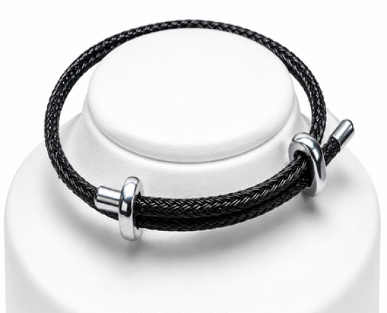 ulsera de Piel con Remates Metálicos