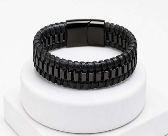 . Pulsera Trenzada de Piel Negra