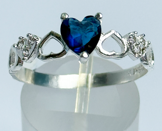 ANILLO DE PLATA CRISTAL DE CORAZÓN AZUL 
