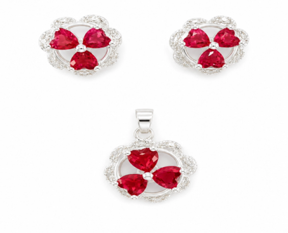 JUEGO DE PLATA CON DISEÑO DE CORAZONES ROJOS