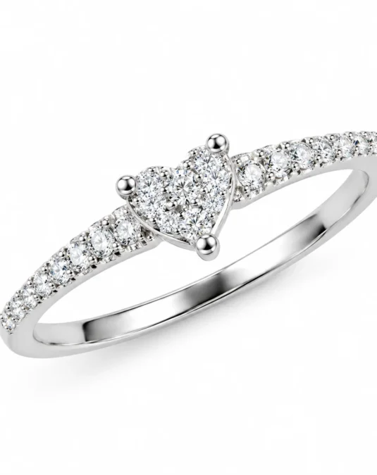 Anillo de Plata en forma de Corazón con Piedras