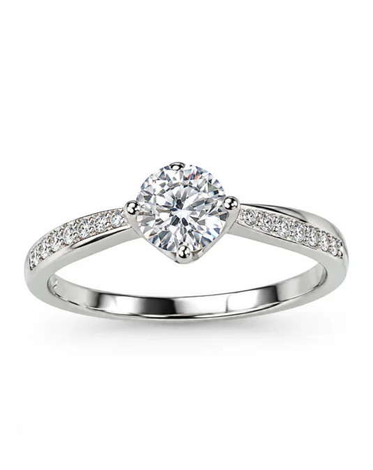 Anillo de Plata con Piedra Central y Piedras Incrustadas