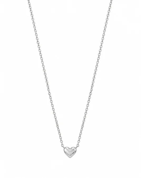 Collar de plata con diseño de corazón